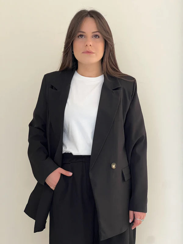 DONA - TRAJE