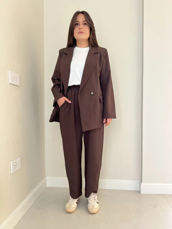 DONA - TRAJE