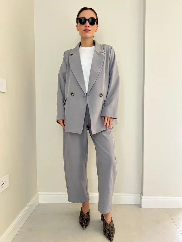 DONA - TRAJE
