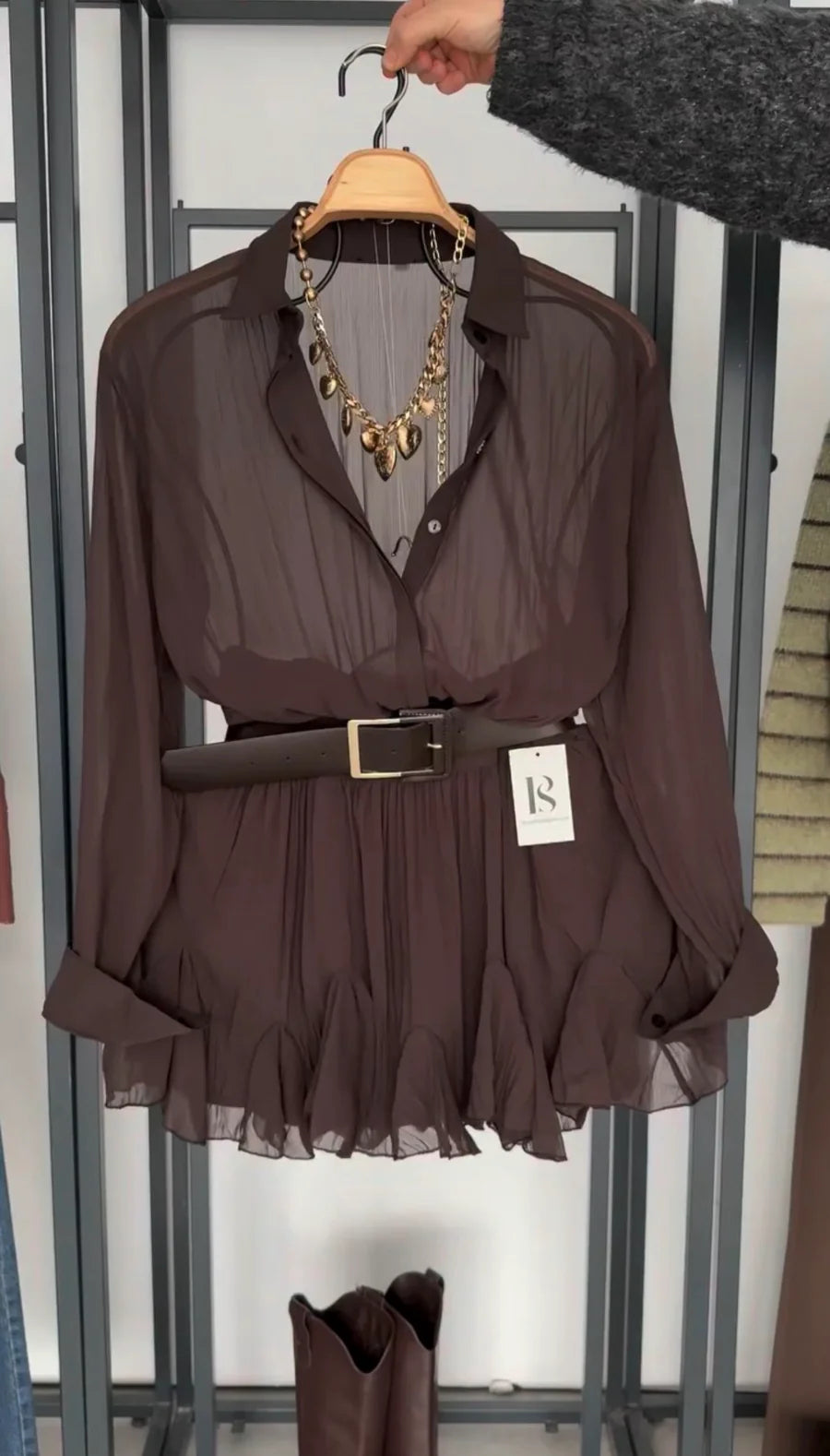 FILE - VESTIDO