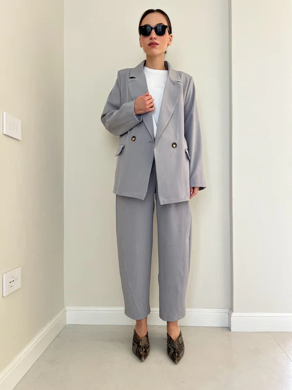 DONA - TRAJE