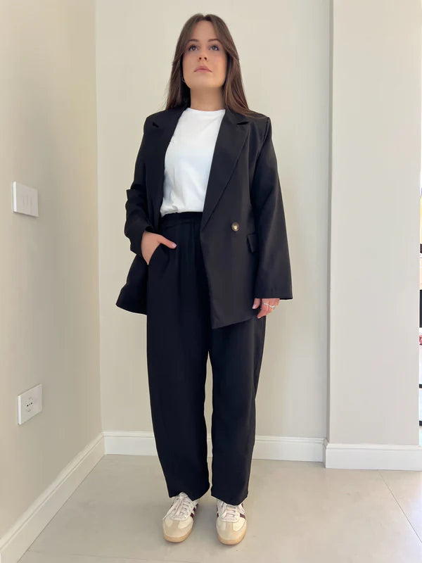 DONA - TRAJE