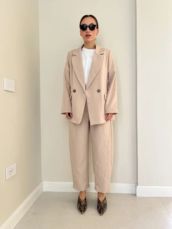 DONA - TRAJE