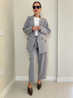 DONA - TRAJE