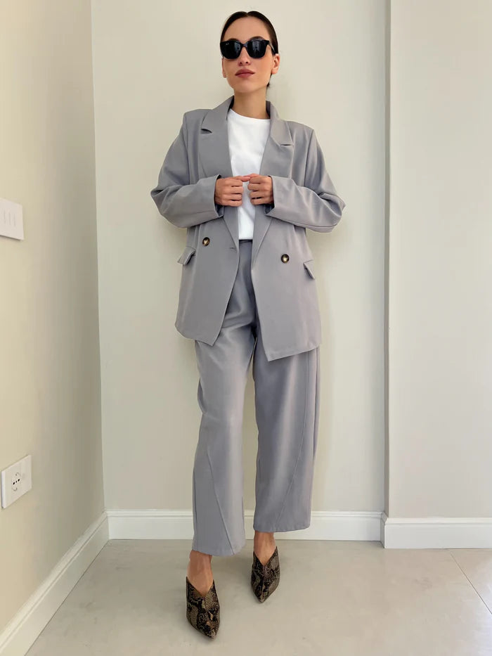 DONA - TRAJE