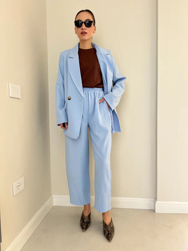 DONA - TRAJE